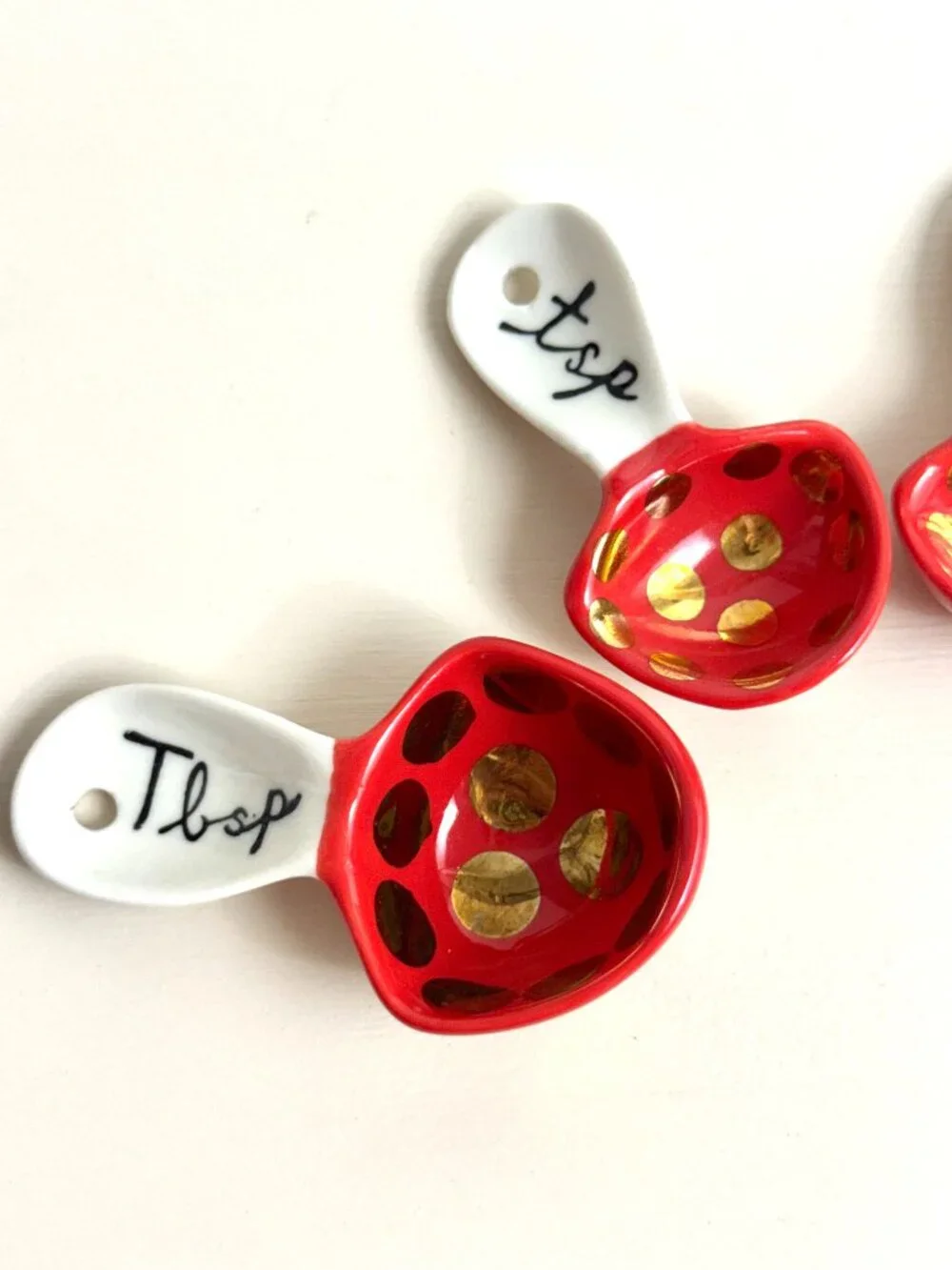 Anthropologie Molly Hatch Red Mushroom Measuring Spoons Set Toadstool Ceramic